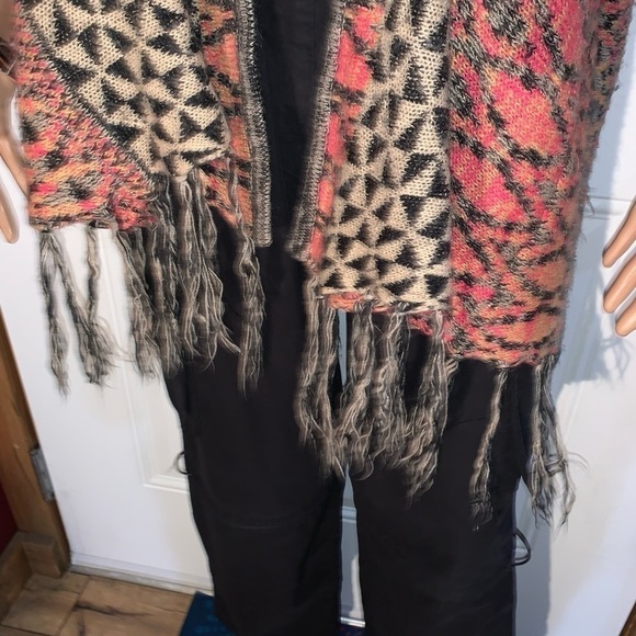 Taxi Short Sleeve Cardigan Duster with fringe coral, Black and Tan Medium - Picture 6 of 8